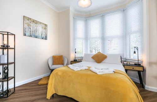 West Ealing Apartment | Quiet 1 Bedroom Flat, Perfect for Solo Travellers