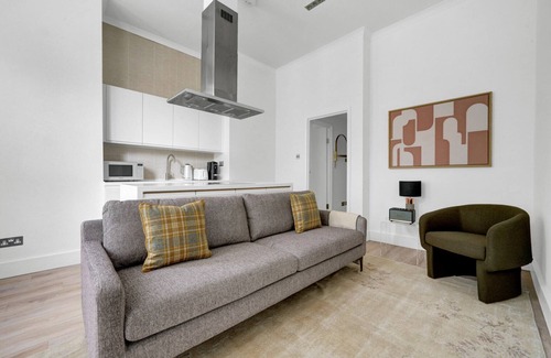 North Kensington Apartment | Quiet 1BR, close to Portobello Mkt & Ladbroke GrSt, by Blueground