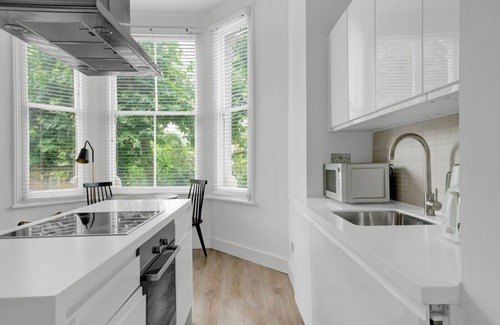 North Kensington Apartment | Quiet 1BR, close to Portobello Mkt & Ladbroke GrSt, by Blueground