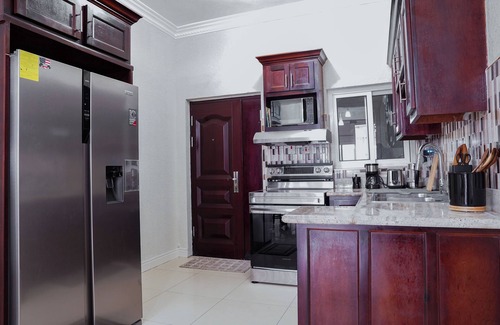 Jack's Hill Apartment | Quiet 2-bedroom apartment with WiFi and patio fitness area in vibrant Kingston