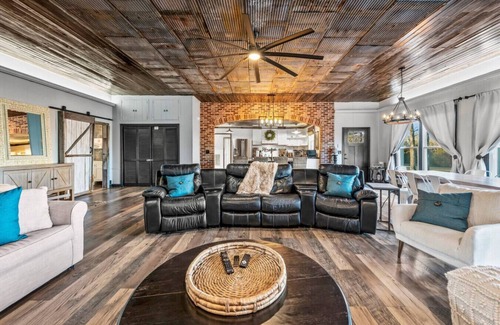 Mount Juliet House | Quiet 3BR Farmhouse w/Firepit | Huge Yard+Privacy