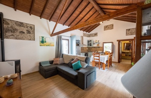 La Solana Cottage | Quiet and cozy rural house with Jacuzzi and Barbecue