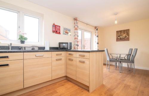 Wolverhampton House | Quiet and Lovely 3-bed house parking and garden