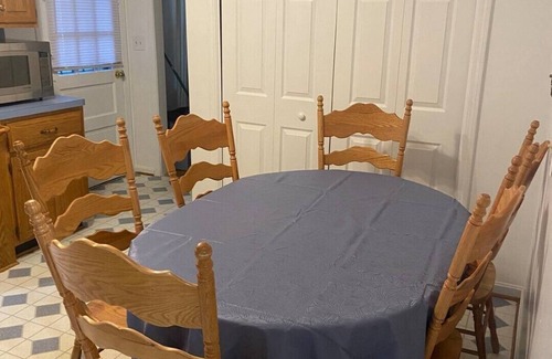 Buechel House | Quiet area 4bdrm 2 bath great location near stores