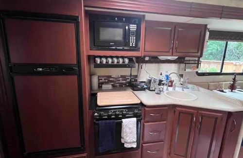 Rainier Valley House | Quiet Backyard Class A Motorhome. Near Airport and Light Rail