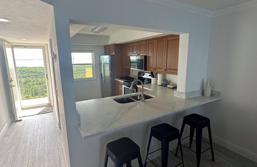 Hutchinson Island South Condo | Quiet beachfront penthouse offering everything needed for a coastal getaway