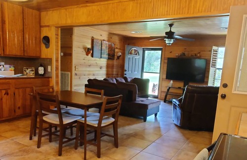 Oakland House | Quiet cabin near Enid Lake