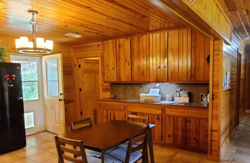 Oakland House | Quiet cabin near Enid Lake