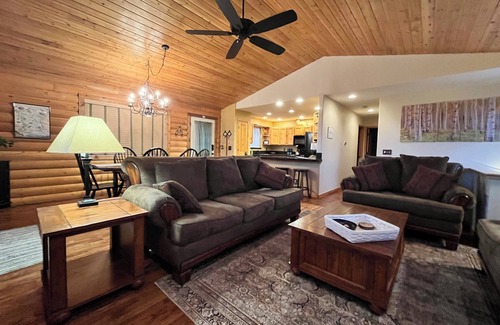 Drake Cabin | Quiet Cabin with Mountain Views