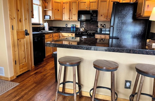 Drake Cabin | Quiet Cabin with Mountain Views