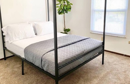 Fairborn House | Quiet+Comfy 2BR Near WSU & WPAFB