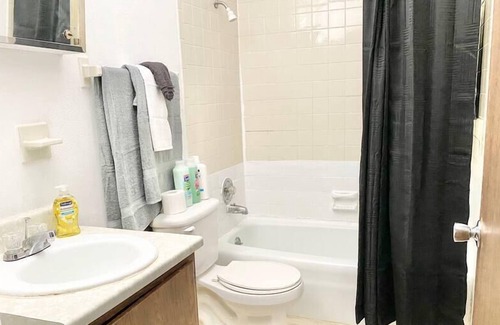 Fairborn House | Quiet+Comfy 2BR Near WSU & WPAFB