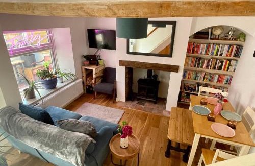 Coltishall Apartment | Quiet & Cosy 2-Bedroom Cottage in Coltishall