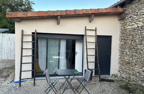 Mensignac Apartment | Quiet country apartment with Clim
