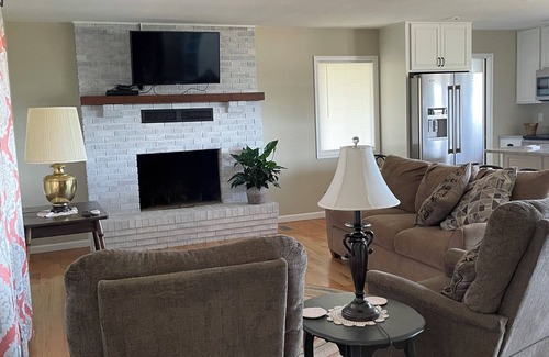 Hermann House | Quiet, country experience - 5 miles from Hermann.