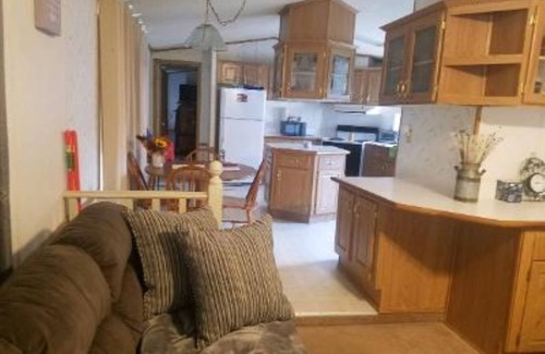 Ten Mile House | Quiet country home to fulfill your desire for relaxation and tranquility!