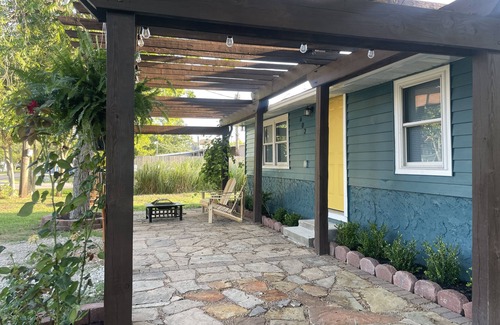 Dickinson House | Quiet & Cozy: Close to Galveston Bay & Kemah , Galveston & NASA Space center
