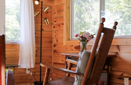 Bremen Cottage | Quiet & cozy ocean-side hideaway. Pet friendly!