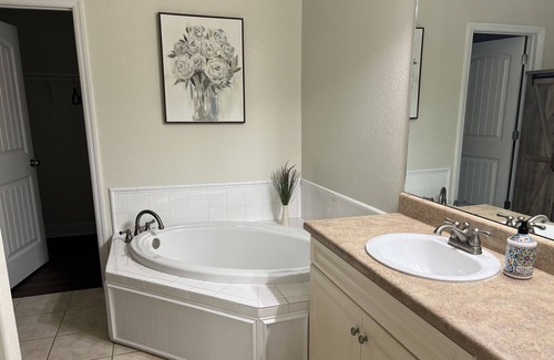 Thomasville House | Quiet, Cozy well furnished upscale townhome located in beautiful Thomasville Ga