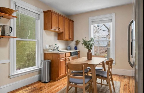 Parkside Apartment | Quiet Downtown 2BR Oasis - “The Nomad”