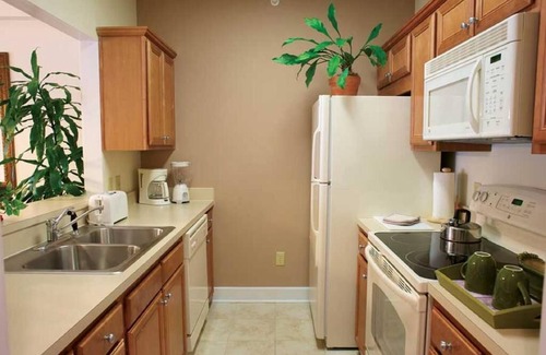 Lackey Resort | Quiet end home. Walk to Water Country, minutes to Busch Gardens, Pools & Golf