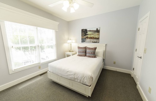 Lackey Resort | Quiet end home. Walk to Water Country, minutes to Busch Gardens, Pools & Golf