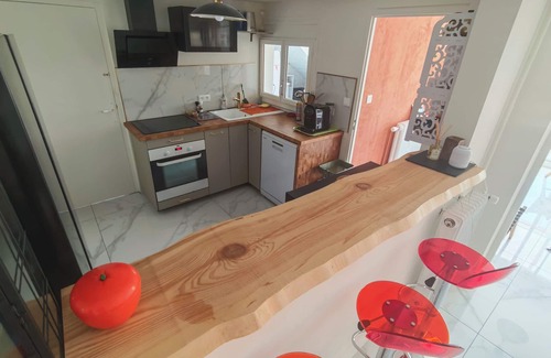 Cholet House | Quiet, friendly house 10pers Garden.garage+free parking.close to amenities