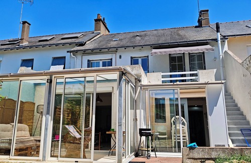 Cholet House | Quiet, friendly house 10pers Garden.garage+free parking.close to amenities