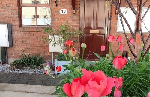The Liberties House | Quiet gated City Townhouse, with walking distance to all attractions.