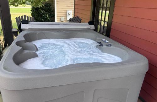 Pisgah House | Quiet Getaway at Wayward Cottage