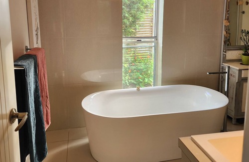 Cooroy House | Quiet Getaway in the Country