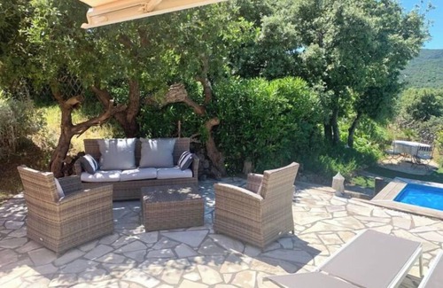 La Rouviere House | Quiet house in greenery, close to beaches