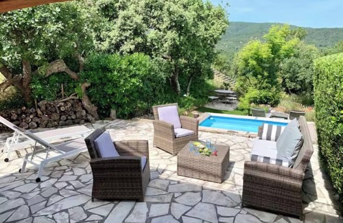 La Rouviere House | Quiet house in greenery, close to beaches