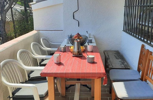 Llanca Villa | Quiet house with garden, 4 bedrooms, near the beach in Llançà