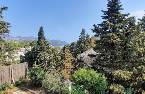 Llanca Villa | Quiet house with garden, 4 bedrooms, near the beach in Llançà