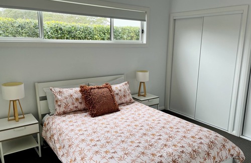 Lake Conjola House | Quiet location, walk to cafes, lake & beach. Enjoy daily visits from kangaroos.