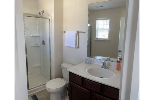 Steele Creek House | Quiet Modern Space Close to Outdoor Activities