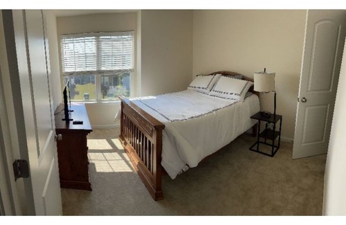 Steele Creek House | Quiet Modern Space Close to Outdoor Activities