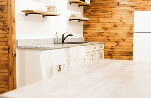 Fishertown House | Quiet Nature Getaway /minutes to Whispering Hollow Estate