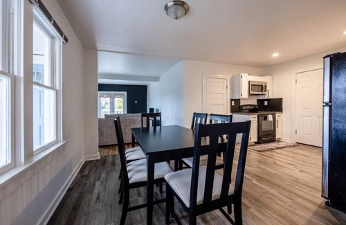 South Tacoma Apartment | Quiet neighborhood, Central location