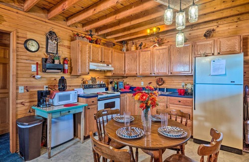 Burkesville Cabin | Quiet & Private Cabin ~ 5 Mi to Dale Hollow Lake!