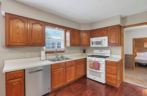 Johnstown House | Quiet Ranch Retreat for Work Crews & Families | Johnstown, OH
