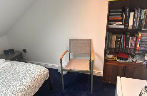 Hylands House | Quiet room in Hornchurch near Romford station on Elizabeth line to and from Heathrow airport
