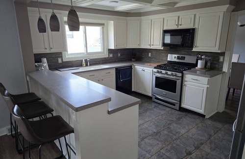 North Royalton House | Quiet, roomy, perfect!