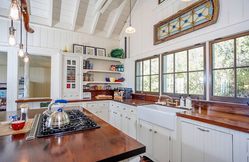 Bigfork House | Quiet sophisticated elegance on the shores of Flathead Lake.