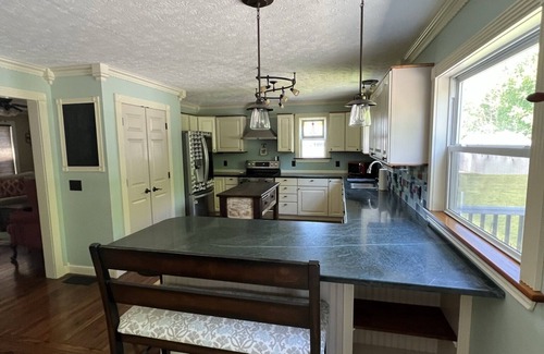Geneva House | Quiet- SPIRE, Wine Country, GOTL, Beaches