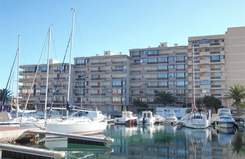 Le Port Apartment | Quiet studio for 4 with loggia and secure parking