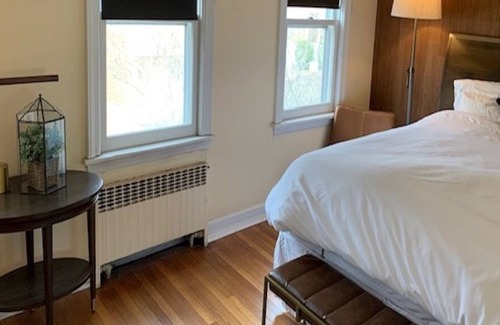 Greenwich House | Quiet, Sunny, New in Convenient Downtown Greenwich