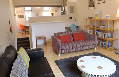 City Centre Glasgow House | Quiet townhouse with private entrance and parking in city centre