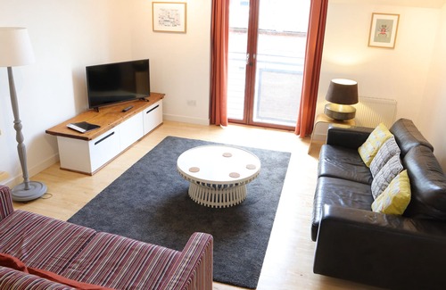 City Centre Glasgow House | Quiet townhouse with private entrance and parking in city centre
